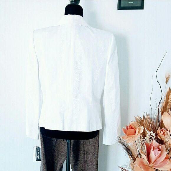 Kim Rogers white suit top - Picture 5 of 7